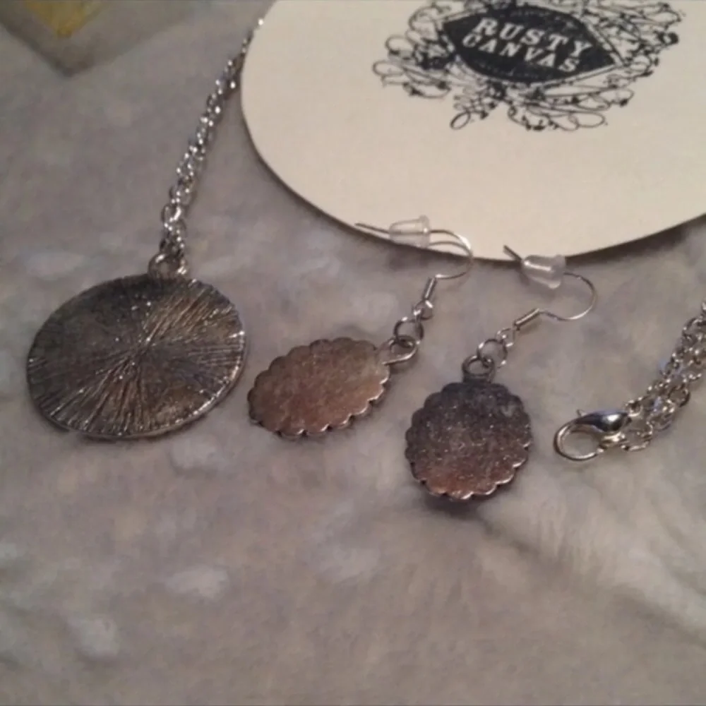 NEW Rusty Canvas Vintage Wallpaper Necklace/Earrings